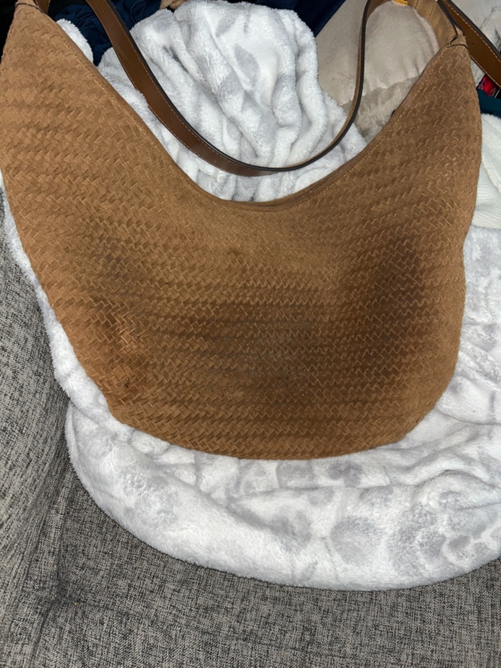 Madewell The Essential Curve Shoulder Bag - Picture 3 of 10